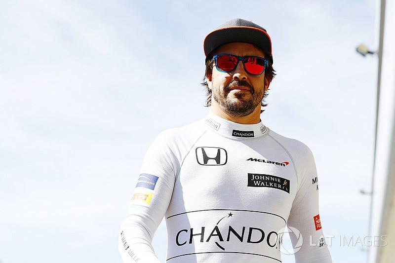 Resmi: Alonso 2018'de McLaren ile devam edecek!