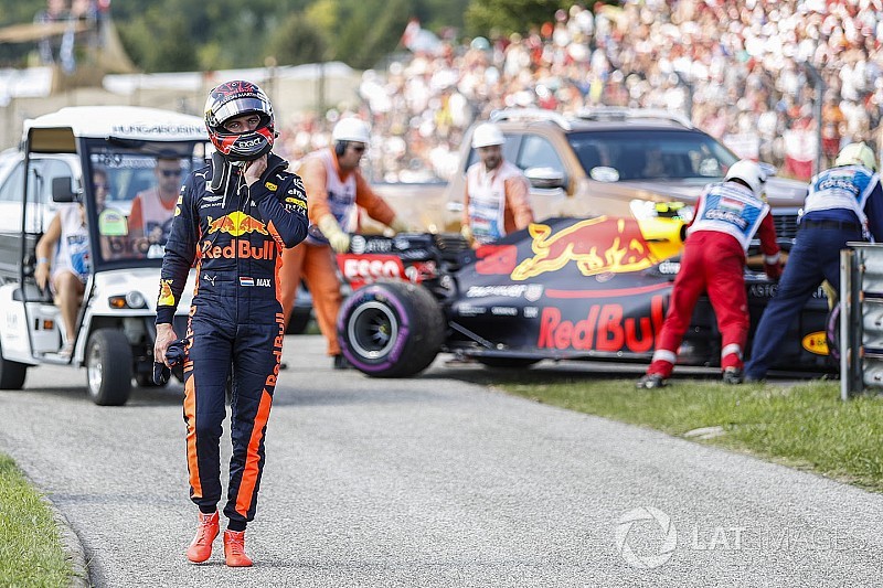 Verstappen se desculpa por rádio com palavrões após abandono