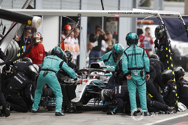 Mercedes sahte pit stopla oyun yaptığı iddialarını reddetti