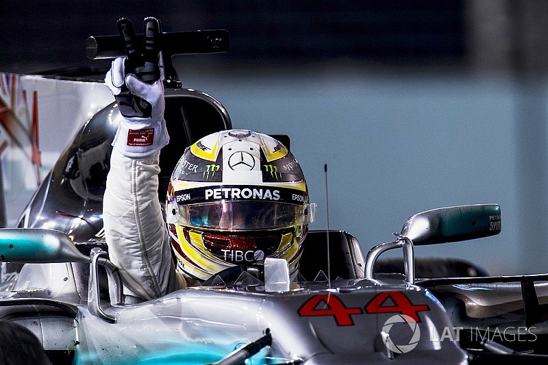 Grosjean questiona regra em comemoração de Hamilton