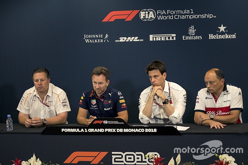 Horner denkt dat Hamilton ‘grotesk’ salaris krijgt