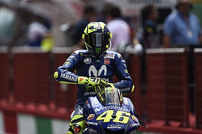 Barcellona, Libere 1: Valentino sfrutta la gomma soft e svetta davanti alle due Ducati