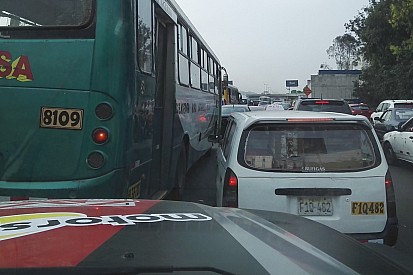 Dakar, in viaggio con Toyota: nel traffico peruviano c'è l'incubo Tripy!