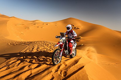 Oriol Mena gana la quinta etapa del Rally Merzouga en su debut en raids