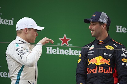 Mercedes: "Bottas egy brutális Ricciardo manővert került el"