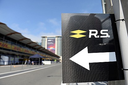 Sainz: „Veszélyes lenne leírni a McLarent…”