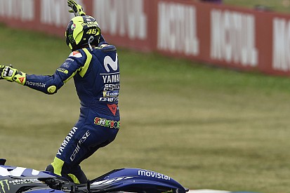 Após polêmica, Rossi considera "importante" voltar à pista