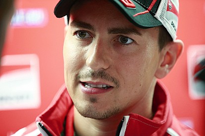 Лоренсо рассказал о желании найти выход из ситуации в Ducati