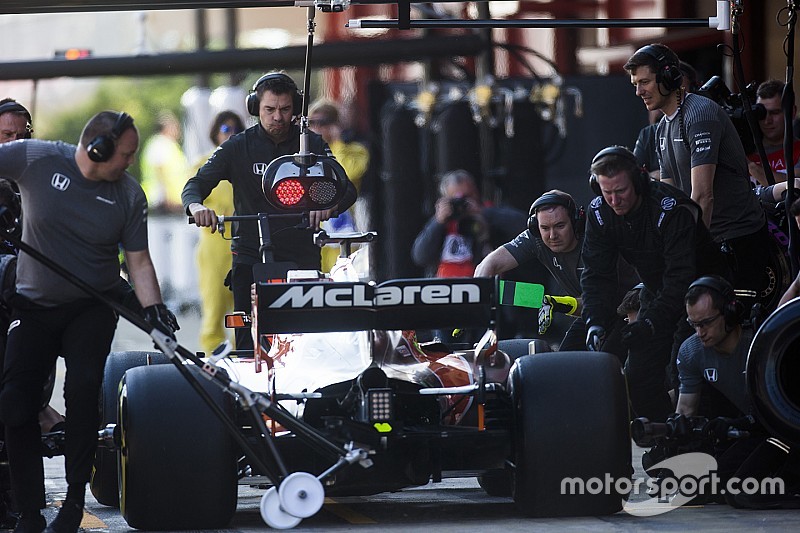 Otro problema obliga a McLaren a cambiar nuevamente su motor Honda
