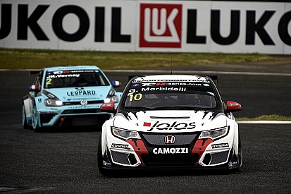 TCR в Ешторілі: Морбілеллі переграє Хомола в першій гонці