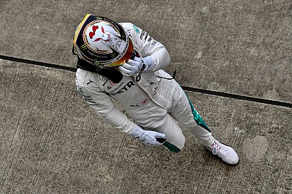 Hamilton triplázott Japánban, nagyon közel Vettel: Hülkenberg a falban