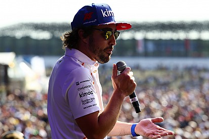 Alonso: Ben 2 kez şampiyon oldum, Magnussen ise puan peşinde