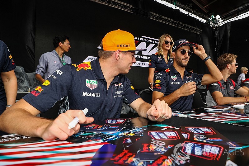 Ricciardo lebuktatta Verstappent