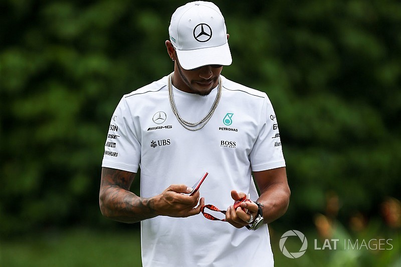 Hamilton újabb trendi szerelése