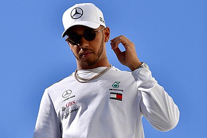 Ecclestone: Hamilton yarış pilotu gibi görünmüyor