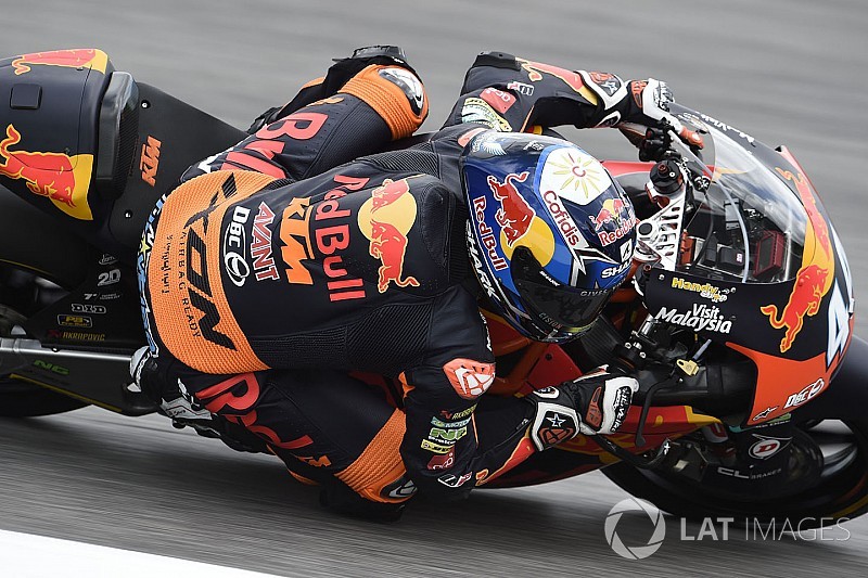 Oliveira gana en Moto2 desde la 11° posición