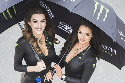Fotogallery: la MotoGP si tiene strette le grid girl, ecco quelle del Qatar