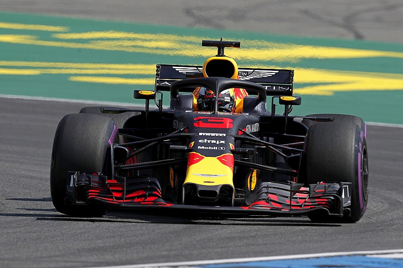 EL1 - Ricciardo d'un rien devant Hamilton