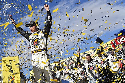 NASCAR Cup Series: Harvick bukukan kemenangan beruntun