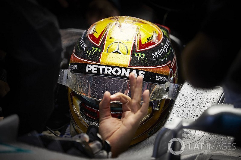 Hamilton egészen simán nyerte meg a japán időmérőt Bottas és Vettel előtt