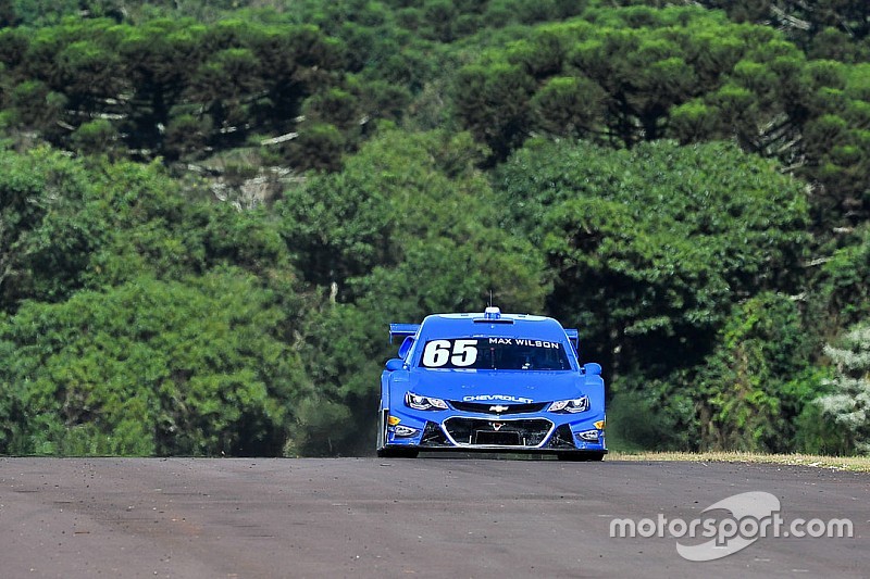 Max Wilson domina primeira corrida em Cascavel