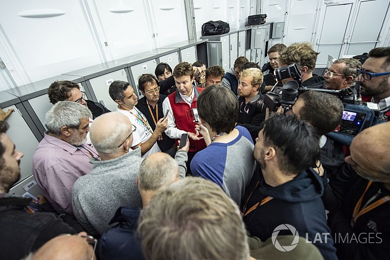 Silverstone s'excuse, mais défend son asphalte contre les critiques