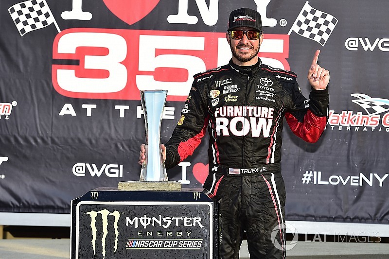 Martin Truex dice que no sirven las órdenes de equipo