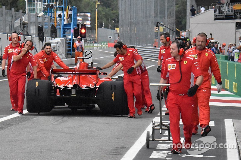 Videón, ahogy Vettel majdnem összetörte a Ferrarit