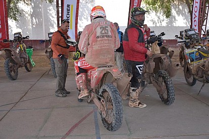 Dakar, Cervantes perde olio, Botturi il telefono: "Oggi è stata durissima"