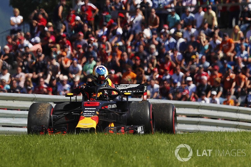 Un escape arruinó la carrera de Ricciardo