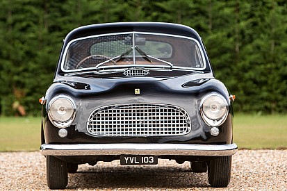 De elfde straatauto Ferrari uit 1949 staat te koop