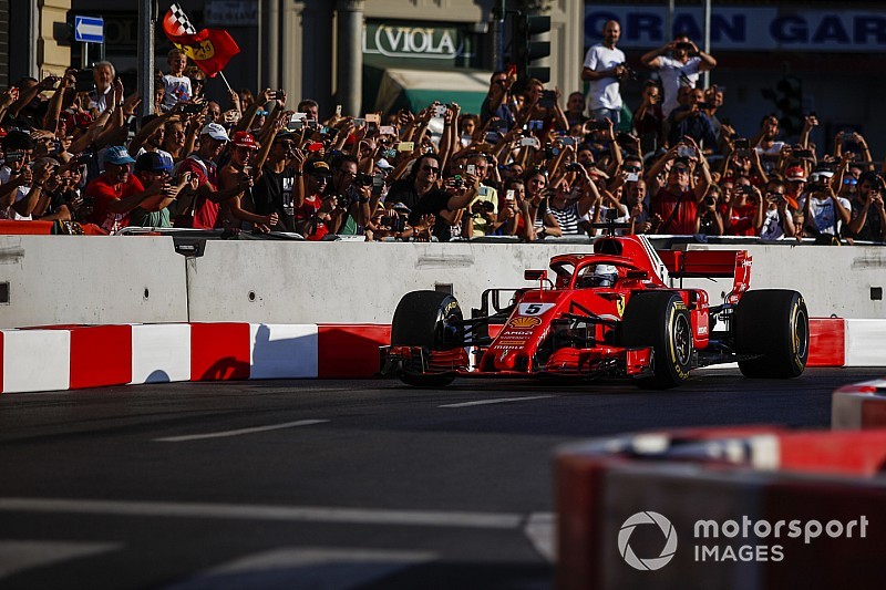 Hatalmas képgaléria a milánói F1-es eseményről: Ferrari, Räikkönen, Vettel... (FRISSÍTVE)