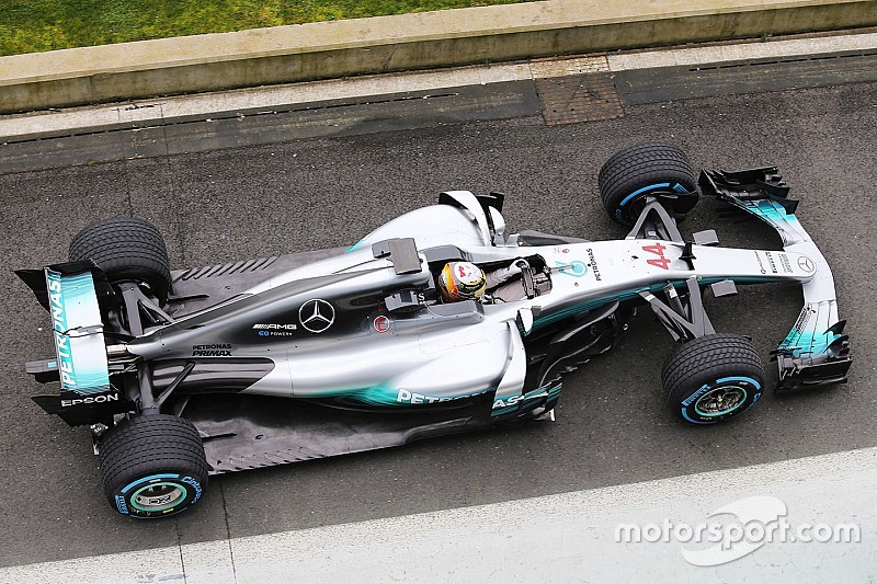 【F1】メルセデスのニューマシンW08、発表会を前に走行