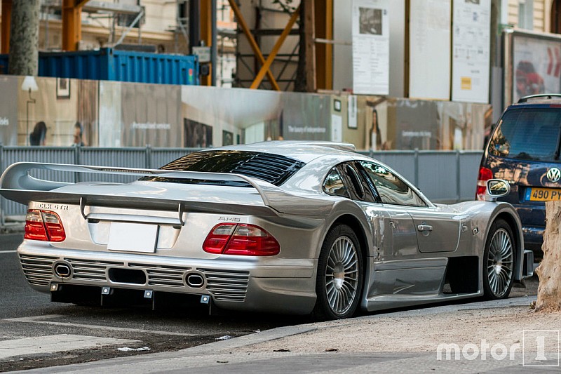 Une Mercedes-Benz CLK GTR à Paris