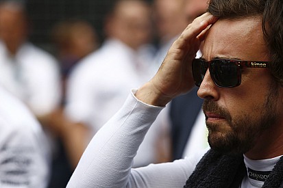 Alonso, Hamilton ve Vettel'in yorumlarını önemsemiyor