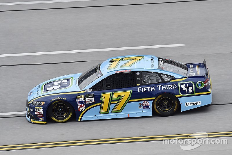 Stenhouse gana su primera carrera de la Cup de NASCAR