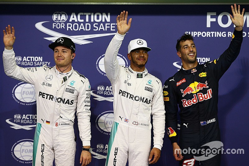 Hamilton pakt pole voor laatste en beslissende race van 2016, Verstappen zesde