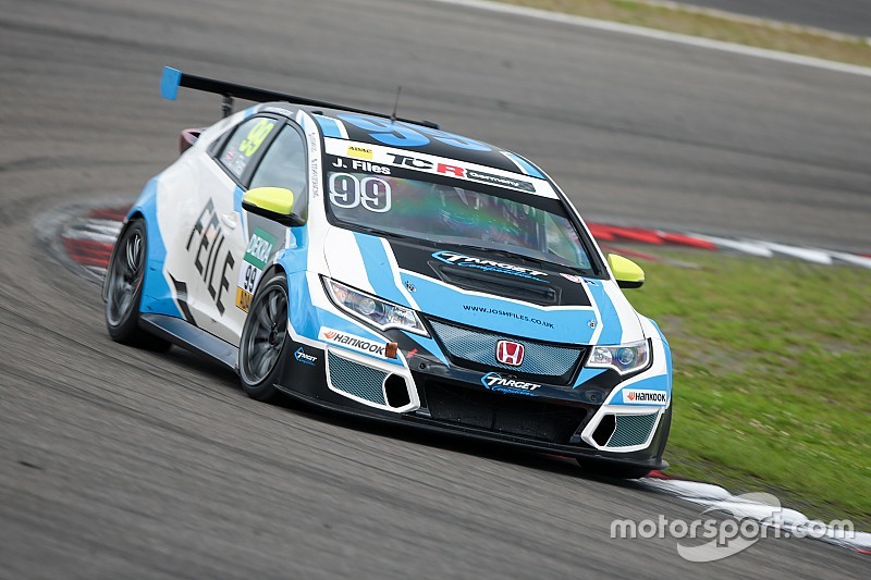 Nürburgring, Gara 1: Files trionfa, stupiscono le Opel Astra