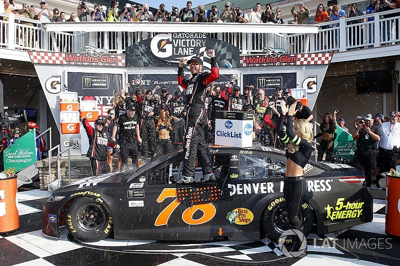 Truex gana dramática carrera en Watkins Glen; Suárez fue tercero