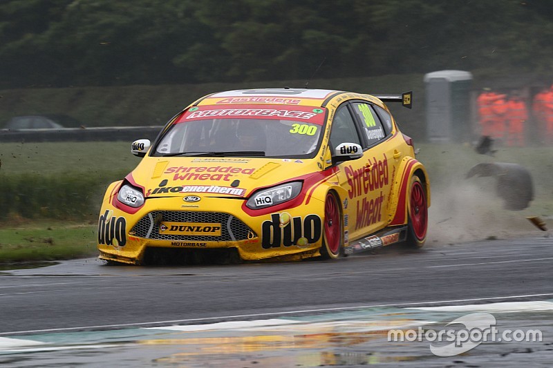 BTCC-rijder Davenport in coma na zwaar ongeluk in kwalificatie