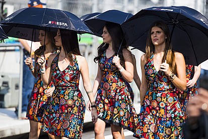 Ecclestone sebut pelarangan grid girl di F1 munafik