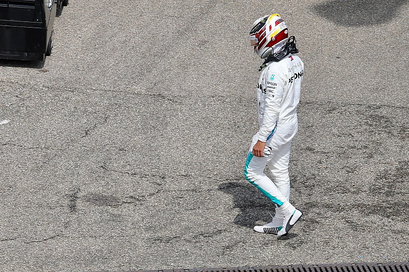 Hamilton drámája, a Mercedes sokkja és Vettel hihetetlen köre: videó