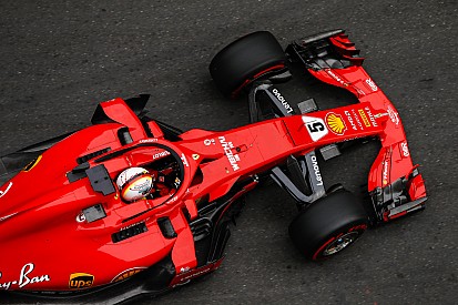 Vettel derrota Mercedes e é pole em Baku
