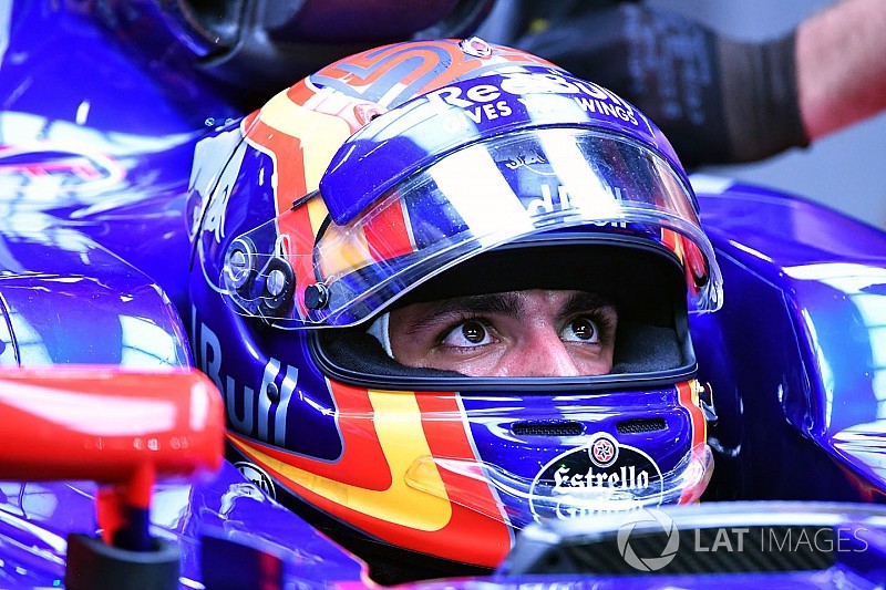 Sainz no ve como algo negativo el control de Red Bull sobre su carrera