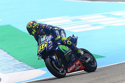 Rossi: “Parece que los viernes siempre tenemos que sufrir”