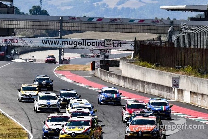 Francia vince al Mugello Gara 1 dopo una volata finale con Ricciarini