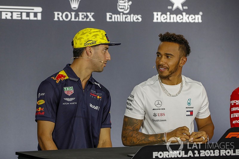 Hamilton avisa a Ricciardo: