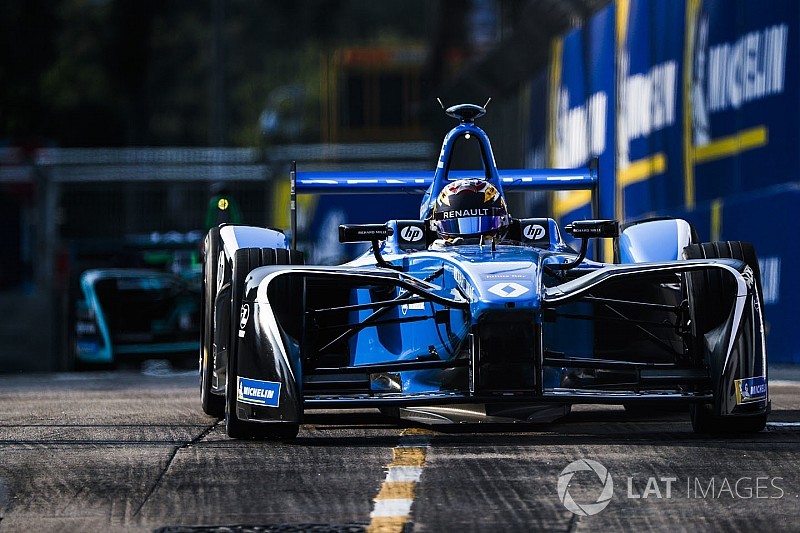 Renault bloccata ad Hong Kong da una