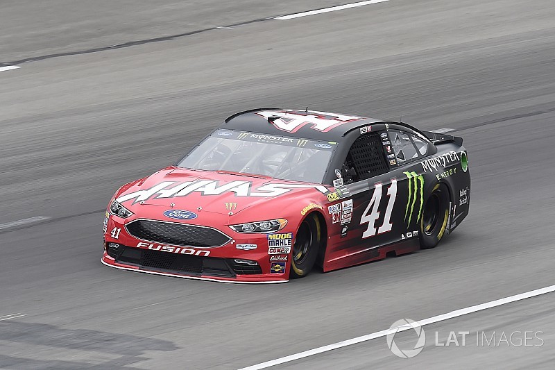 Kurt Busch conquista la pole e centra il nuovo record della pista in Texas