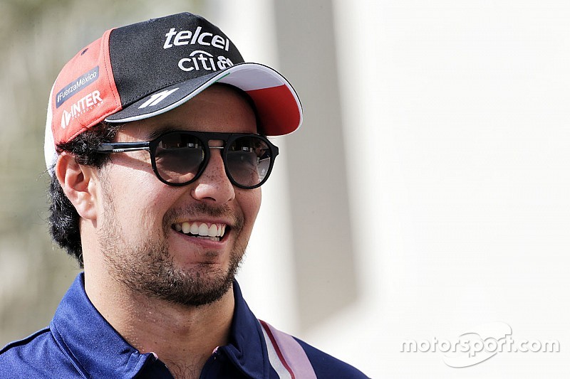 Checo Pérez presenta a su hijo en redes sociales